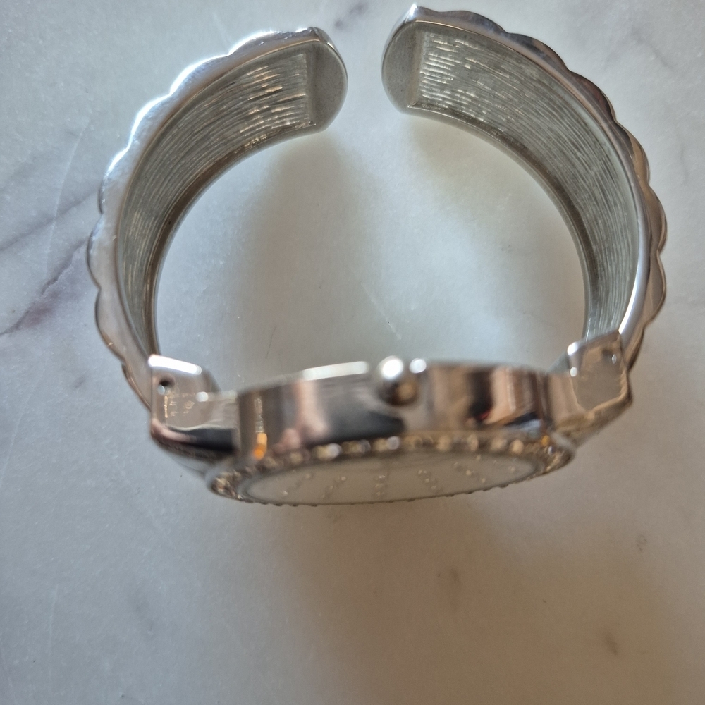 White Silver Women's Quartz Bangle  Watch - Picture 7 of 9